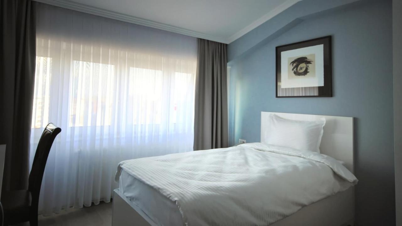 Hotel Callisto Приштина Экстерьер фото