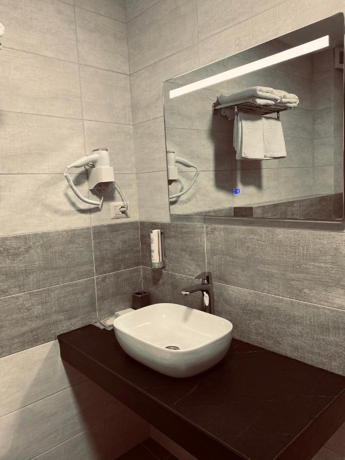 Hotel Callisto Приштина Экстерьер фото